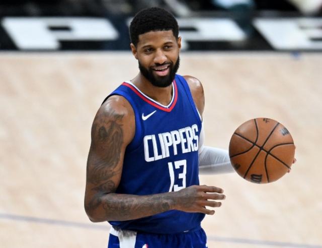 半岛体育网址-乔治续约一拖再拖 多支球队紧密关注76人势在必得