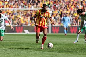 半岛体育-记者:安迪-迪乌夫通过国际米兰的体检,将签约5年身披17号球衣